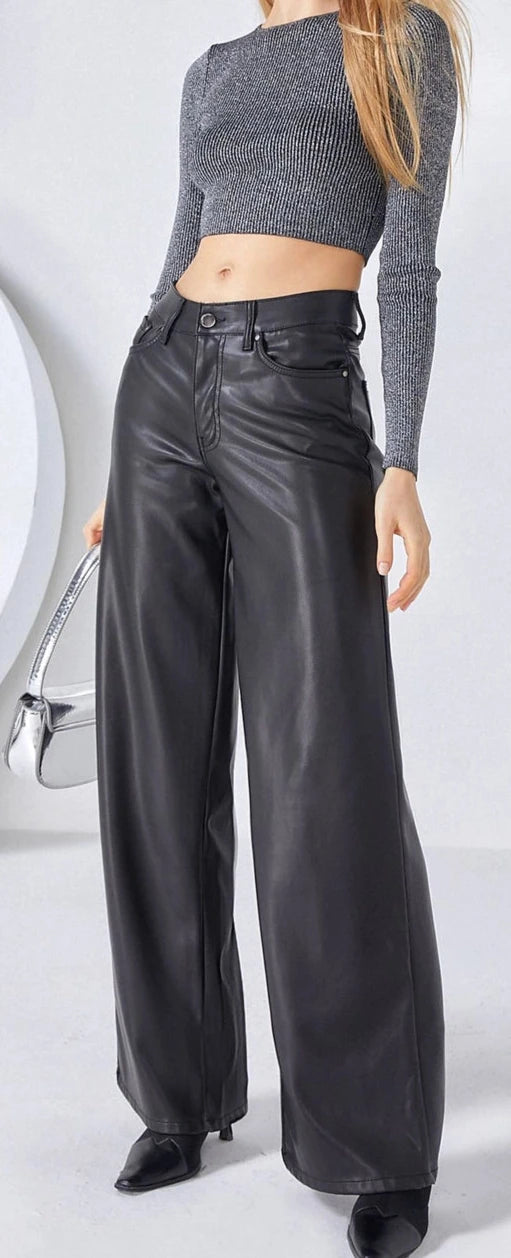 High Waist - Wide-Leg Faux Leather Pants in Black